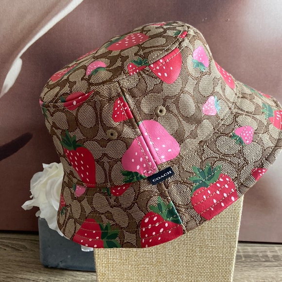🍓Coach Signature Wild Strawberry Bucket Hat NTW - Picture 4 of 11